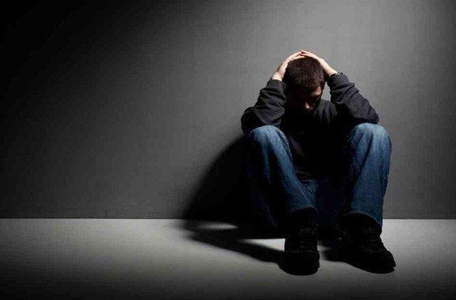 ÍT NÓI, NGƯỜI BỊ CÂM... Đừng để những hòn đá tảng biến bạn thành người VÔ HÌNH trong đám đông - Ảnh 1. ÍT NÓI, NGƯỜI BỊ CÂM... Đừng để những hòn đá tảng biến bạn thành người VÔ HÌNH trong đám đông - Ảnh 1.